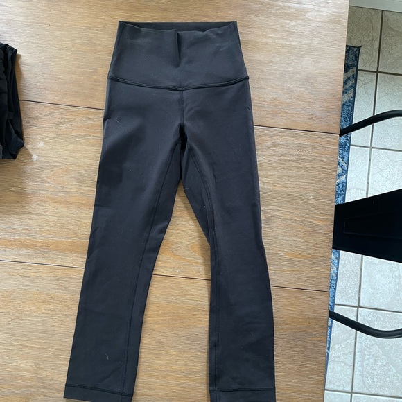 Black lululemon cropped leggings - Picture 2 of 2
